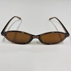 Vintage Unique Retro Style Brown Oval Rounded Cat Eye Sunglasses Brown Frame And Lense These Glasses Are Unisex :)! Uva Uvb Protection Brand New Shipping:$5 @ 90s Sunglasses, Sunglasses Women Vintage, Sunglasses Brown, Brown Frame, Retro Mode, 60s Fashion, Retro Stil, Vintage Brown, Style Retro