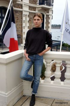 Clemence Poesy Style, Clemence Posey, Clemence Poesy, Parisienne Style, Style Parisienne, Look Jean, French Girl Style, Cold Weather Fashion, Parisian Chic