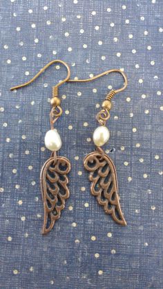 Adorable copper tone wing earrings. Pearl beads added to brighten up the copper charms. Sweet and simple. Questions? Just Convo me. Wings Earrings, Simple Questions, Fairy Necklace, Earrings Pearl, Wing Earrings, Bead Earrings, Rhinestone Earrings, Beaded Dangles, Pearl Beads