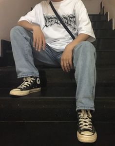 Vintage Outfits With Converse, Mens Comfy Outfits Aesthetic, Outfits Hombre Juvenil Aesthetic, 90s Fashion Men Grunge, Streetwear Men Outfits Inspiration, Converse Aesthetic Outfit, Outfit Ideas Boys, Converse Outfit Men, How To Style Converse