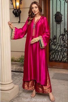 Pakistani Plazo Suits Party Wear, Silk Suits Designs Latest, Banarsi Suit Design Latest, Velvet Suits Women Indian Party Wear, Dresses Gold, Bakery Ideas, Pakistani Fancy Dresses, Pakistani Dresses Casual, Pakistani Fashion Party Wear