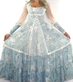 OMG - I had almost forgotten about these! Vintage Gunne Sax dresses - I was such a huge gunne sax girl. 1970s Gunne Sax Dress, Gunne Sax Dress Aesthetic, Gunne Sax Dress Vintage 70s, 1970 Dress