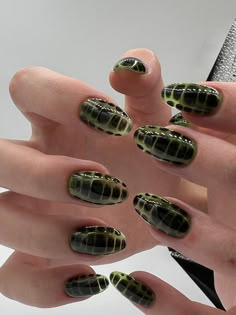 Green Reptile Nails, Reptile Print Nails, Gel Nails Easy Designs, Reptile Nail Art, Reptile Skin Nails, Army Print Nails, Green Snakeskin Nails, Green Alligator Nails, Snake Eye Nails