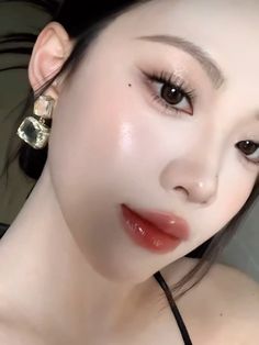 todayisagoodday98 on ig Elegant Asian Makeup, Karina Eye Makeup, Douyin Makeup Red Lip, Asian Makeup Party, Dark Asian Makeup Looks, Angelababy Makeup, Traditional Japanese Makeup, Korean Girl Makeup, Wedding Makeup Asian