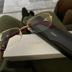 Cartier Glasses Woman, Cartier Glasses, Pretty Sunglasses, Glasses Aesthetic, Glasses Inspiration, نظارات شمسية, Cute Glasses, Fashion Eye Glasses, Stylish Glasses