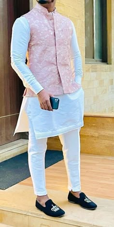 Men Dressing Style For Wedding, Wading Dress Indian Man, Kurta Man Style, Marriage Suits For Men Indian, Mans Kurta Design, Indian Summer Wedding Outfits Men, Kurta For Engagement For Men, Jodhpuri Kurta For Men Wedding