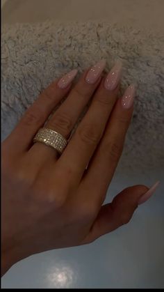 Simple Oval Nails, Shirt Nail Ideas, Nail Inspo Oval, Oval Nails Ideas, Oval Nail Ideas, Nail Oval, Oval Nail, Nails Oval, Pajama Set Long