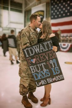 Welcome Home Soldier Ideas, Deployment Homecoming Photos, Marine Homecoming Signs, Funny Deployment Homecoming Signs, Deployment Quotes, Military Boyfriend Quotes, Military Welcome Home Signs