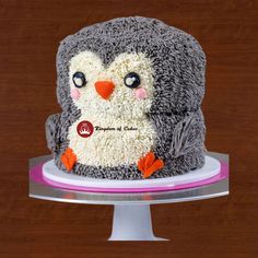 a cake that looks like an owl on top of a table