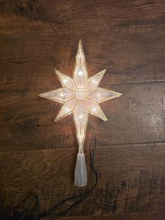 Beautiful plastic clear Christmas tree topper. It measures 8x1x13.5 in The cord measures 30 in. Works and is in good condition For more fun finds visit my shop! https://etsy.me/2Sx7fCQ Clear Christmas Tree, Plastic Christmas Tree, Tree Star, Christmas Tree Topper, Christmas Star, Tree Topper, Christmas Tree Toppers, Tree Christmas, Tree Toppers