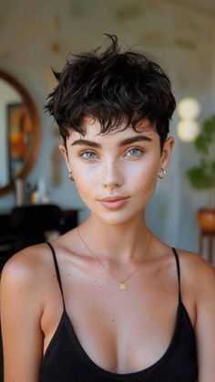 Pixie Cut 2024, Pixie For Round Face, Pixie Round Face, Pixie Cut Women, Girl Pixie Cut, Short Hair Pixie Bob, Round Face Curly Hair, French Hairstyles, Nonbinary Hair