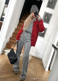 Suede Boot Outfit, Suede Boots Outfit, Audrey Lombard, Gray Outfit, Cool Girl Outfits, Outfit Mujer, Grey Outfit