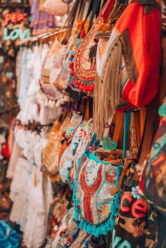 Famous Hippies, Ibiza Style, Mode Hippie, Bohemian Style Clothing, Market Ideas, Bohemian Lifestyle, Hippie Girl, Bohemian Accessories