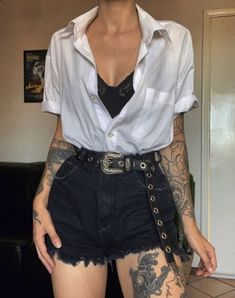 Grunge Rock Festival Style Inspo – Ice Cream & Neon Dreams Goth Outfit Inspiration Summer, Barista Fits, Black Tinkerbell, Tattoos Outfit, When We Were Young Festival, Concert Outfit Inspiration, Fashion Thoughts, Outfit Verano, Look Grunge