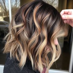 Wavy Lob with Balayage Messy Shoulder Length Hair Choppy Layers, Above Shoulder Length Hair With Layers, Blonde Balayage Long Bob, Lob With Balayage, Textured Lob Haircut, Long Textured Bob, Shoulder Length Lob, Fall Bob Hairstyles, Wavy Lob Haircut