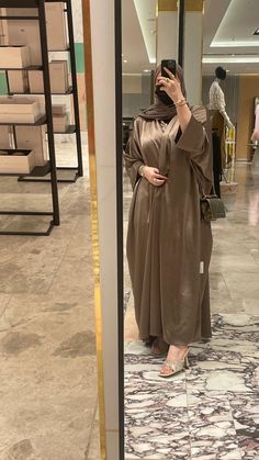 Dubai Abaya Fashion 2024, Emirati Abaya, Ootd Lebaran, Elegant Abayas, Kondangan Outfit, Abaya Fashion Dubai, Gamis Dress, Dress Pesta