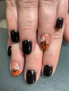 Fall Nails Pumpkin Design, Pumpkin Nails Short, Fall Shellac Nails, Pumpkin Nails Fall, Gel Nails Cute, Ongles Halloween, Pumpkin Nail, Nails For Fall, Pumpkin Nail Art