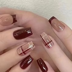 Nails Color Vino, Maroon Acrylic Nails, Bio Gel Nails, New Years Nail, Burgundy Nail Designs, Stickers Simple, New Years Nail Art, Press On