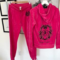 Excellent Condition! Top Md Bottom Sm Waist: 12.5 Hip: 20.5 Waist: 8.5 (Laying Flat) #Early2000s#Y2k#Juicycouture Pink Velour Tracksuit, Y2k Baddie, Juicy Couture Tracksuit, Juicy Couture Pants, Velour Tracksuit, Couture Pants, Tracksuit Tops, Womens Sweatpants, Y2k Fashion