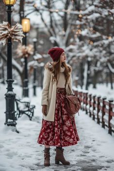 Midi Skirt Winter, Red Midi Skirt, Trendy Christmas Outfits, Best Winter Outfits, Midi Skirt Outfit, Winter Skirt Outfit, Winter Skirt, Midi Skirts