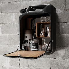 Hausbar Armeekanister Artikelbild 1 Ideas De Mini Bar, Black Bar Cabinet, Fuel Bar, Jerry Can Mini Bar, Home Bar Counter, Chic Desk, Mid Century Bar, Mini Bars, Bar Glasses