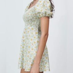 Beautiful Dress Perfect For Summer Or Spring Or Just A Casual Hangout! Super Comfy Too! Green Daisy, Zara Dresses, Beautiful Dress, Dress Brands, Beautiful Dresses, Daisy, Zara, Mini Dress, Womens Dresses