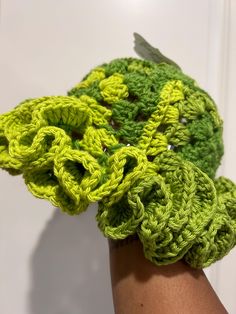 WE LIMIN  And we brought the zess with cotton , acrylic and egyptian cotton worked all in and through it! Green Crochet Hat, Crochet Ruffle Hat, Green Bucket Hat, Ruffle Hat, Bob Chapeau, Crochet Green, Crochet Ruffle, Green Crochet, Green Hat