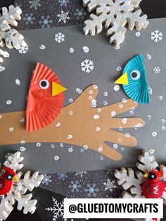 paper plate birds and snowflakes on a gray background with the words gludtmycrafts