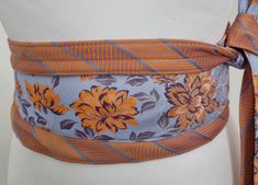 A Jeff banks  tie upcycled into an obi belt. An exquisite pattern of orange flowers on blue.  1 size fits most, it wraps around your waist and you can tie it at the side or back as in the video. This quirky and versatile belt can be dressed up or down: over a stylish dress, over jeans and a basic top etc This statement accessory makes a perfect Christmas or Birthday present for a special lady. Obi Japanese, Obi Kimono, Kimono Belt, Japanese Obi, Statement Belt, Obi Belt, Unique Accessories, Quirky Gifts, Suspender Belt