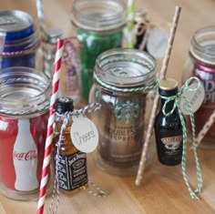 mason jar cocktail gifts with text overlay that says diy mason jar cocktail gifts