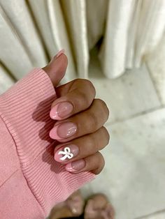 Cute Pink Nails With Bows, Nail Inspo Pink Almond, Pink Bow Nail Designs, Bow Nail Ideas, Bow Nails Short, Preppy Almond Nails, Cute Short Birthday Nails, Short Bow Nails, Pink Nails With Bow