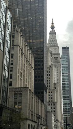 there are many tall buildings that can be seen from the street in this cityscape