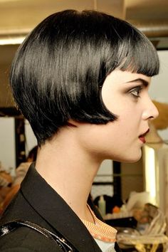 Glamorous Hollywood Waves: Achieve a Red Carpet Look Louise Brooks Haircut, 1920 Bob Haircut, Louise Brooks Bob, 1920s Bob Haircut, 1920s Short Hair, 1920s Hair Short, 1920s Bob, Flapper Bob, Micro Bob