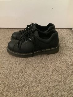 This nice pair of vintage 90s Y2K Dr Martens black platform lace up Oxford tie loafer work shoes comes to you in a size 7. As you can see from the pictures of heels- gently worn n loved. Ready to wear. Good overall cond. Black Platform Lace-up Oxfords, Platform Oxfords With Round Toe For Streetwear, Streetwear Oxfords With Lug Sole And Round Toe, Black Chunky Platform Lace-up Shoes, Black Lace-up Platform Oxfords, Black Oxfords With Chunky Platform And Round Toe, Black Chunky Platform Oxfords With Round Toe, Streetwear Oxfords With Rubber Sole And Round Toe, Black Platform Oxfords For Streetwear