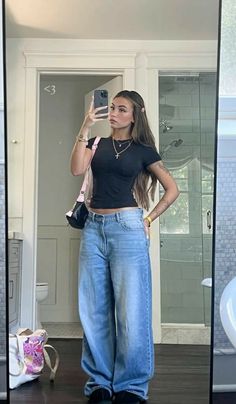 Baggy Clothes Outfit, Blue Baggy Jeans, Baggy Jeans Outfit, Blue Jean Outfits, Jeans Outfit Women, Jeans Outfit Summer, Uni Outfits, Baggy Clothes, Jeans Outfit