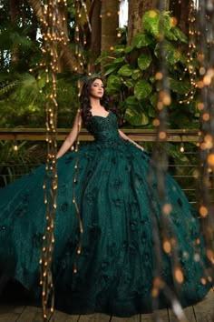 Navy Blue Quinceanera Dresses, Quinceanera Dresses Green, Xv Dresses, Green Quinceanera Dresses, Mexican Quinceanera Dresses, Quinceanera Themes Dresses, Quinceanera Photoshoot