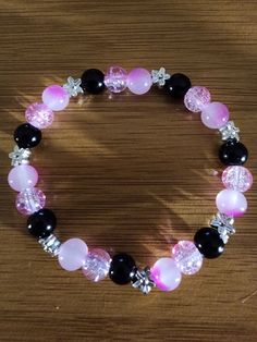 Sparkly pink and black beaded stretch bracelet Pink And Black Necklace, Pink And Black Bracelets, Black And Pink Bracelet, Beaded Bracelets Black, Body Jewelry Diy, Black Beaded Bracelet, Girly Bracelets, Pink Beaded Bracelets, Bracelet Inspiration