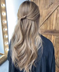 Sandy Blonde Balayage Dark Roots, Balayage Creamy Blonde, Mocha With Blonde Highlights, Creamy Vanilla Blonde Hair Balayage, Neutral Blonde Babylights, Healthy Hair Blonde Aesthetic, Ashy Blonde Hair Aesthetic, Hairstyles For All Hair Types, Summer Blonde Hair