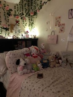 Aesthetic Room 2 Beds, Fresita Room Ideas, Vines In Bedroom, Light Combinations, Pastel Aesthetic Room, Hello Kitty Room, Hello Kitty Room Decor, Hello Kitty Bed, Danish Pastel Aesthetic