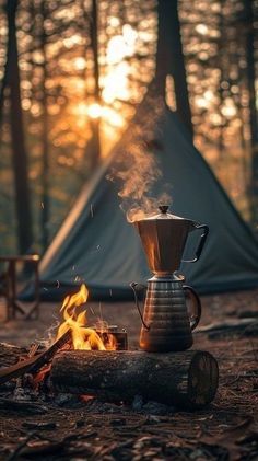 Coffee And Camping, Forest Camping Aesthetic, Camping Product Photography, Aesthetic Camping Pictures, Cabin Coffee, Interior Decoration Ideas, Cozy Camping, Camping Vibes