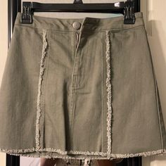 Only Worn Once! Like Brand New! Spring Mini Skirt With Frayed Hem, Mini Skirt With Frayed Hem For Fall, Mini Skirt With Frayed Hem, Chic Mini Skirt With Frayed Hem, Trendy Skirt With Frayed Hem For Day Out, Chic Mini Skort With Frayed Hem, Chic Skort With Frayed Hem Mini Skirt, Mini Skirt With Frayed Hem For Day Out, Green Skirt