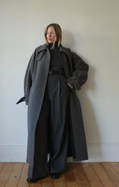 Alexis Foreman, Grey Coat Outfit, Wool Coat Outfit, Long Coat Outfit, Long Grey Coat, Winter Coat Outfits, Wool Coats, Grey Outfit, Coat Outfits