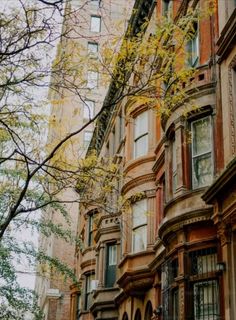 an old building with many windows in the city