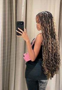 Goddess Braids Blonde Highlights, Prom Braids Hairstyles, Caramel Braids Black Women, Black And Honey Brown Boho Braids, Highlights In Braids, Brown And Black Boho Braids, Black And Brown Boho Braids, Braids Inspo Black Women, Highlight Braids