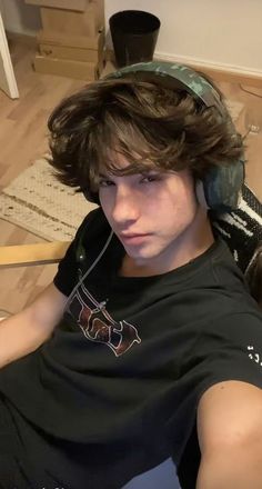 Anthony Perschon, Teen Boy Face Claim Brown Hair, Curly White Boy Hair, Cute Boys Haircuts 13, Brunette Boys Teenage Fluffy Hair, Brunette Boys Teenage, Aethestic Couple Pictures, Basic White Boy Hair, Down Town Boy Aesthetic