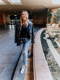 Casual Winter Vegas Outfits, Day Time Vegas Outfit Winter, Las Vegas Outfits In January, Las Vegas Airport Outfit, Vegas Weekend Trip Outfits, Women’s Vegas Outfits, March Vegas Outfits, Outfits To Wear In Vegas Winter, Casual Outfits For Vegas Winter