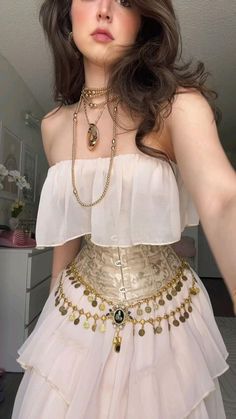 Met Gala Style Dresses, Fashion Show Inspo Outfits, Aphrodite Modern Outfit, Grammy Party Outfit Ideas, Goddess Like Outfits, Greek Goddess Persephone Costume, Goddesscore Outfits, Summer Court Outfit, Goddess Asthetics Outfit