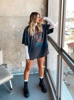 Moda Grunge, Doc Martens Outfit, Tshirt Outfits, Outfit Goals