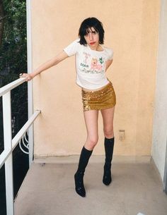 pj harvey - uh huh her Harvey Outfits, Pj Harvey, Art Outfit, Retro Looks, Timeless Outfits, Patti Smith, Fashion Fabric, Party Girls