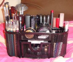 Create an organized makeup system Organize Tips, Rangement Makeup, Organize Makeup, Ultra Beauty, Makeup Organization Diy, Makeup Organization Vanity, Make Up Inspiration, Make Up Organiser, Stunning Makeup